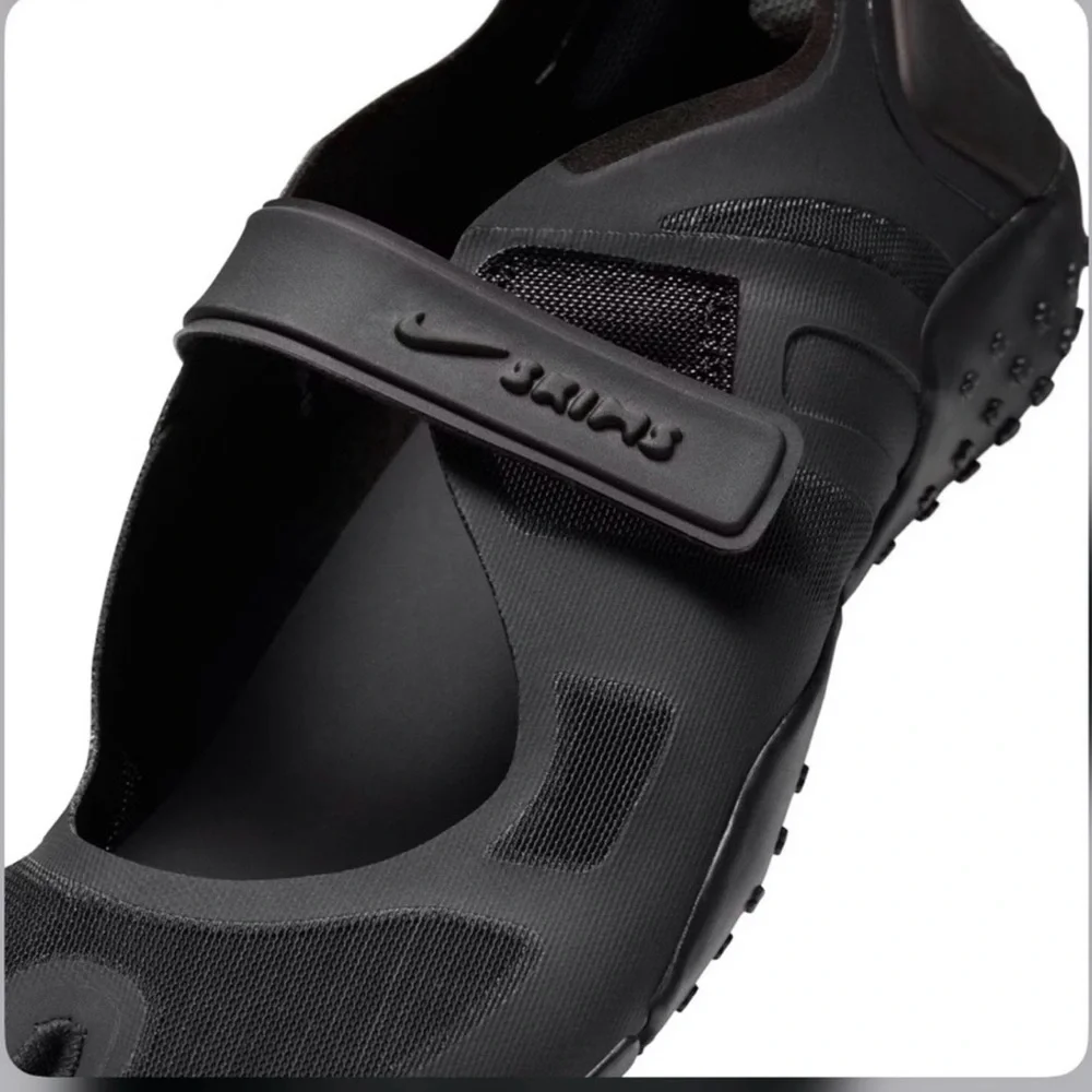 NikeSKIMS Footwear Mesh Rift Sneaker size 8 black - Picture 2 of 8